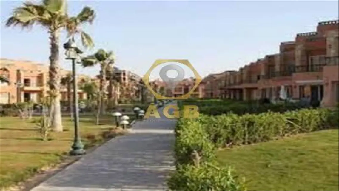 فيلا فاخرة للبيع بمساحة كبيرة وبسعر مغري
