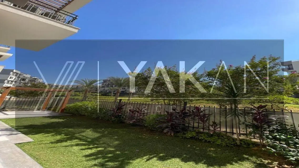 Luxury Apartment Overlooking Lakes in Prime Location