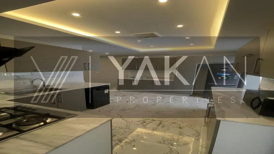 Luxury Apartment Overlooking Lakes in Prime Location