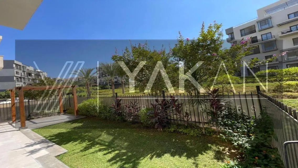Luxury Apartment Overlooking Lakes in Prime Location