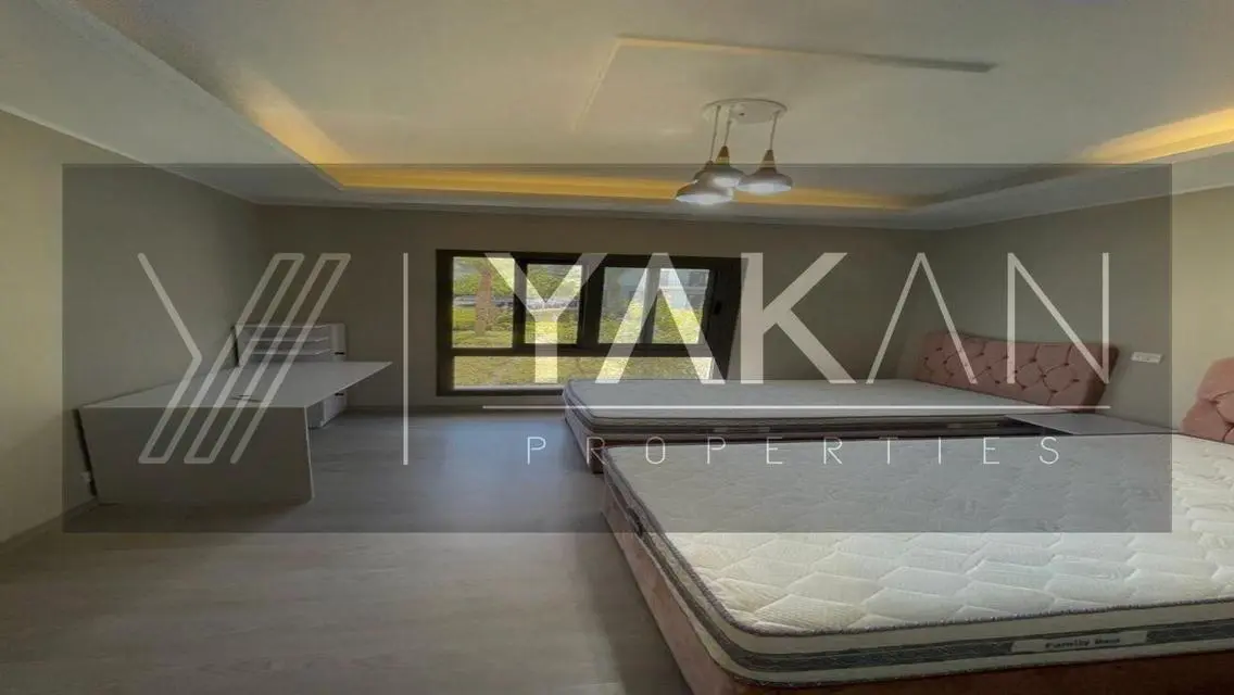 Luxury Apartment Overlooking Lakes in Prime Location