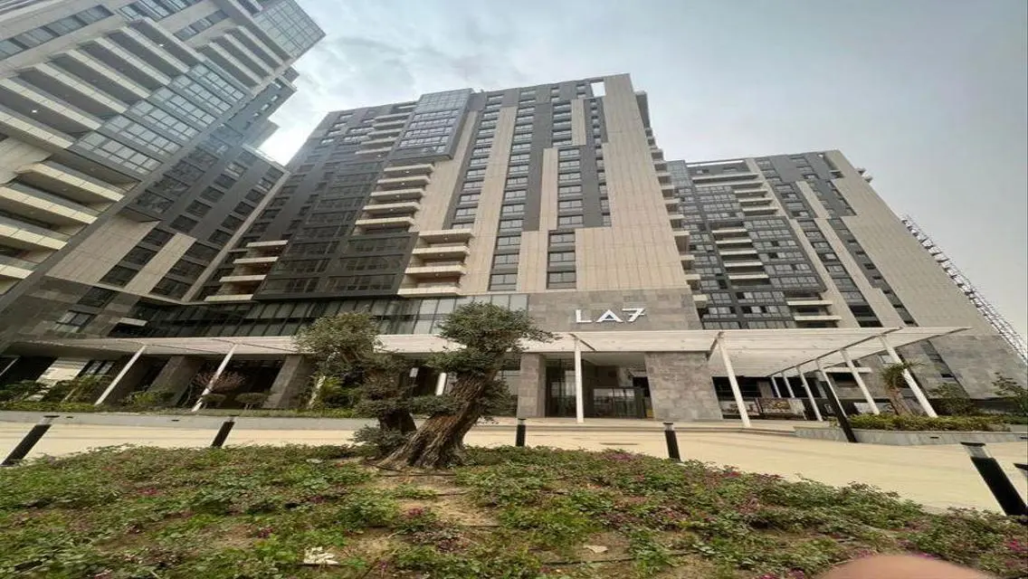 Luxury Apartment with Maid Room and Shared Pool for Sale