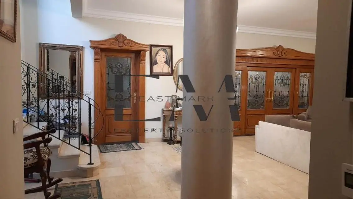 فيلا فاخرة للبيع في قلب المدينة
