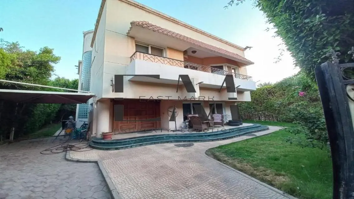 فيلا فاخرة للبيع في قلب المدينة