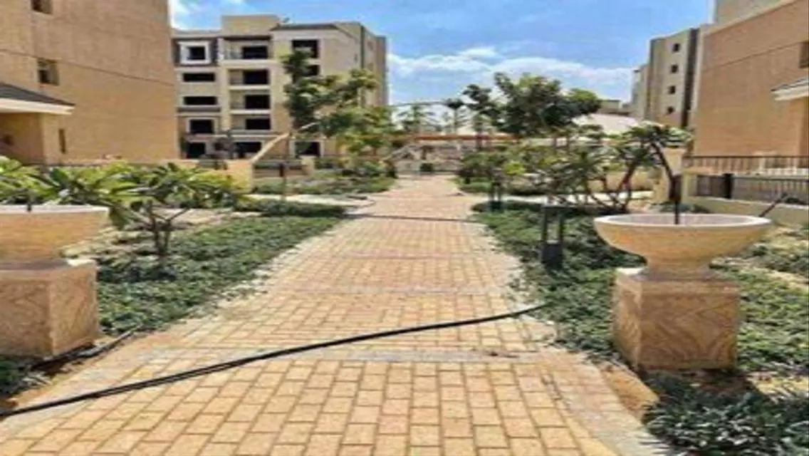 Luxurious Apartment with Expansive Space in the Heart of the City