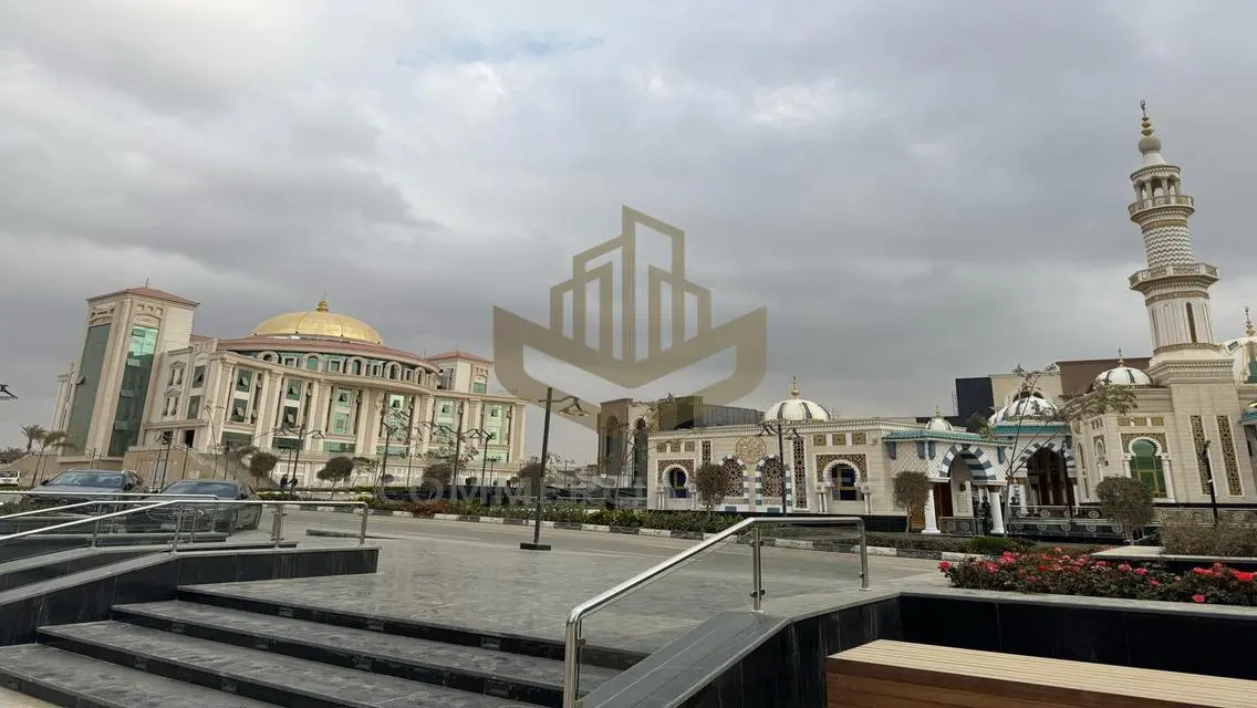 فرصة استثمارية مميزة في كومباوند تجاري