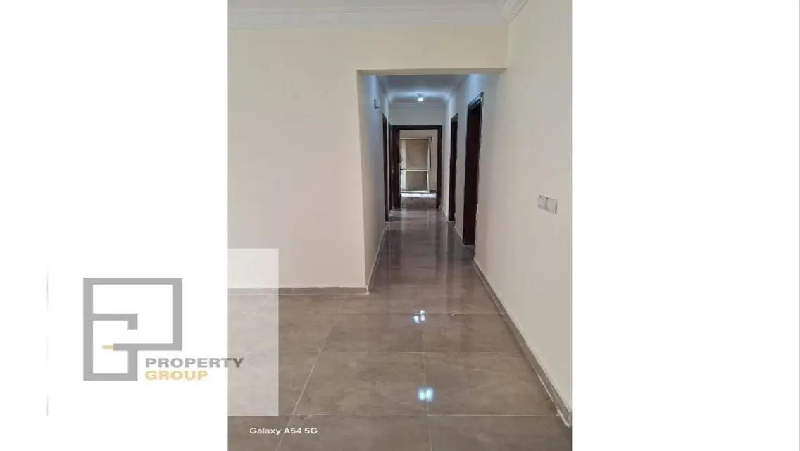 Luxurious Apartment with Lakeside View in the Heart of the City