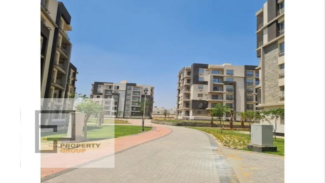 Luxurious Apartment with Lakeside View in the Heart of the City