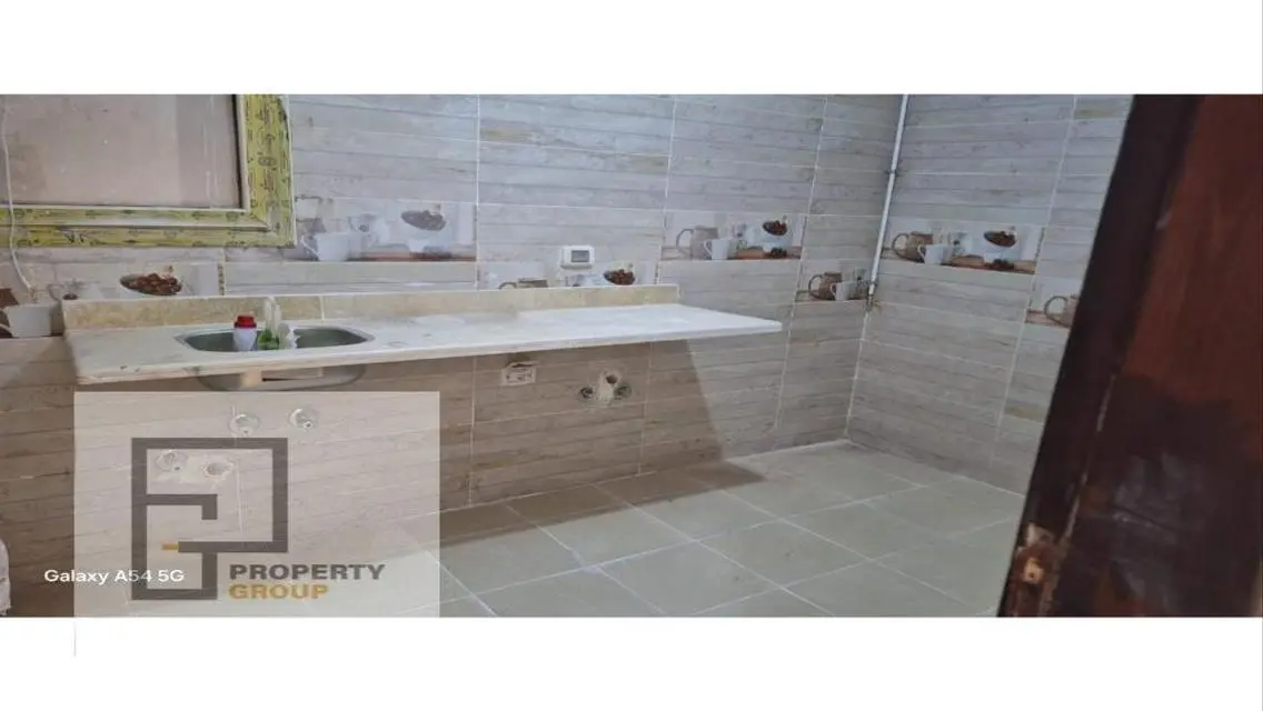 Luxurious Apartment with Lakeside View in the Heart of the City