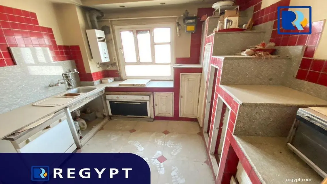 شقة فاخرة للبيع بإطلالة مميزة