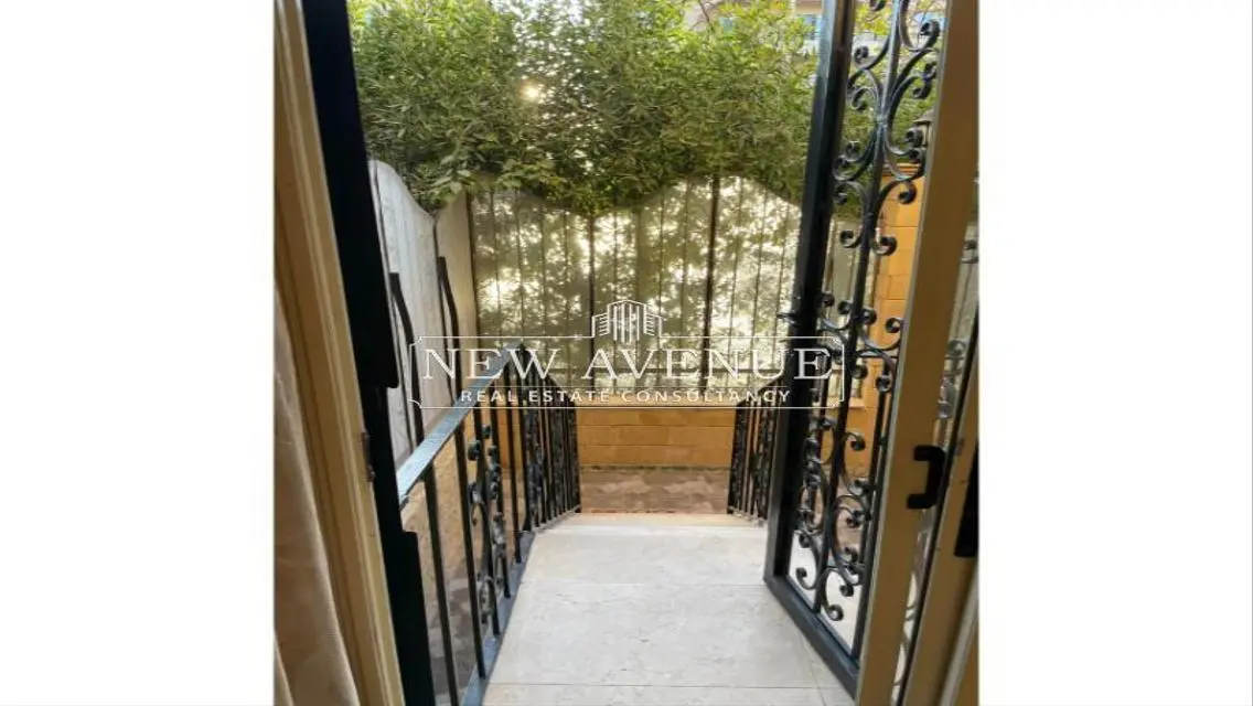 Luxury Apartment with Private Garden and Study