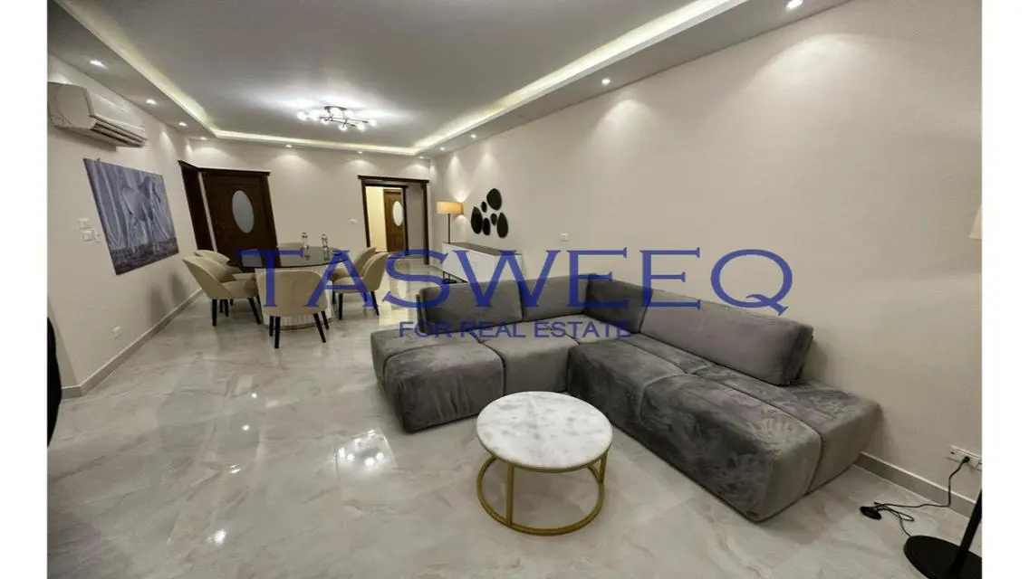 شقة مذهلة بمساحة 250 متر مع إطلالة رائعة