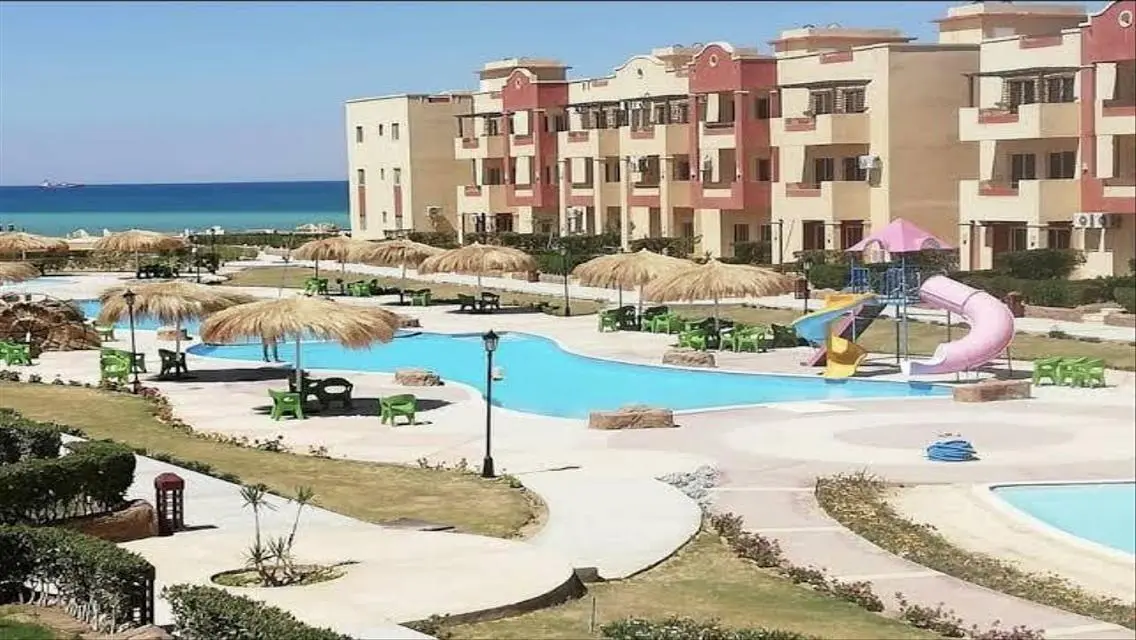 شقة فاخرة مع شرفة مطلة على بحيرات