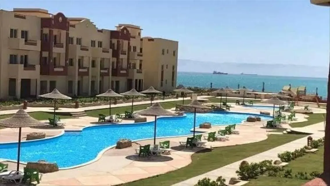 شقة فاخرة مع شرفة مطلة على بحيرات