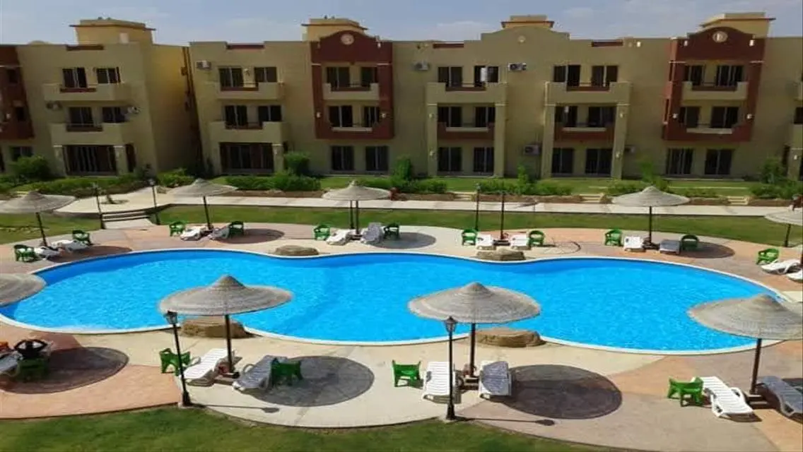 شقة فاخرة مع شرفة مطلة على بحيرات