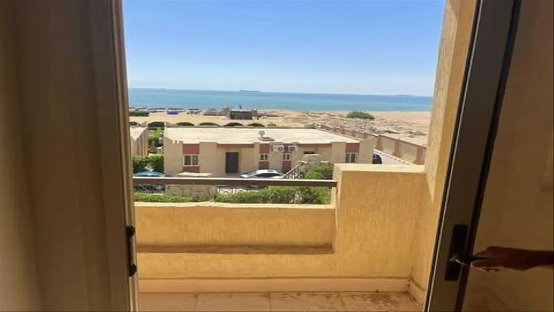 شقة فاخرة مع شرفة مطلة على بحيرات