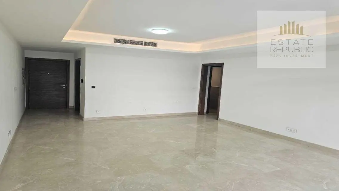 Luxury Apartment in Estate Republic