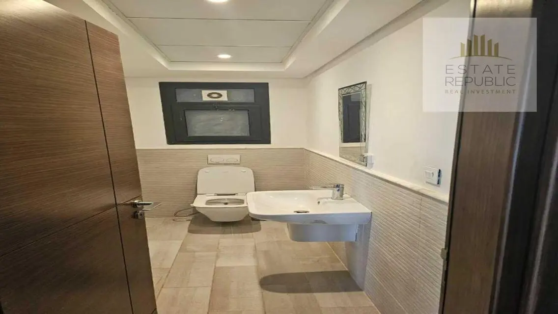 Luxury Apartment in Estate Republic