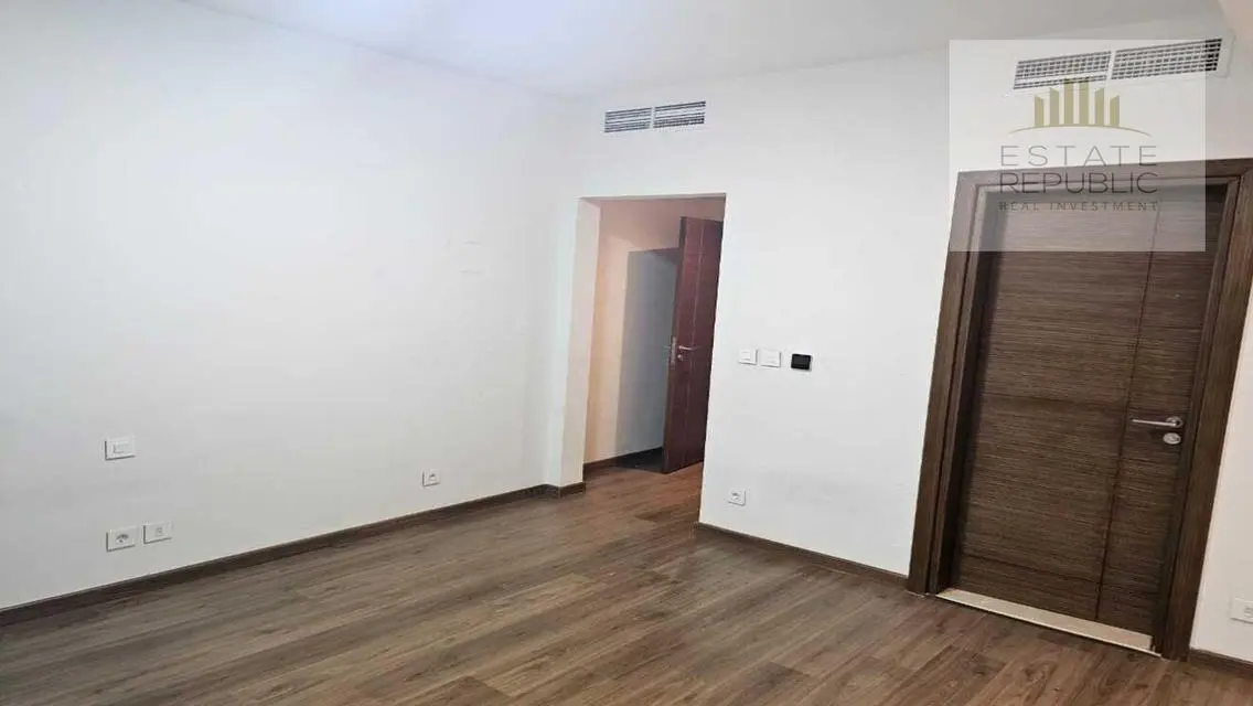 Luxury Apartment in Estate Republic
