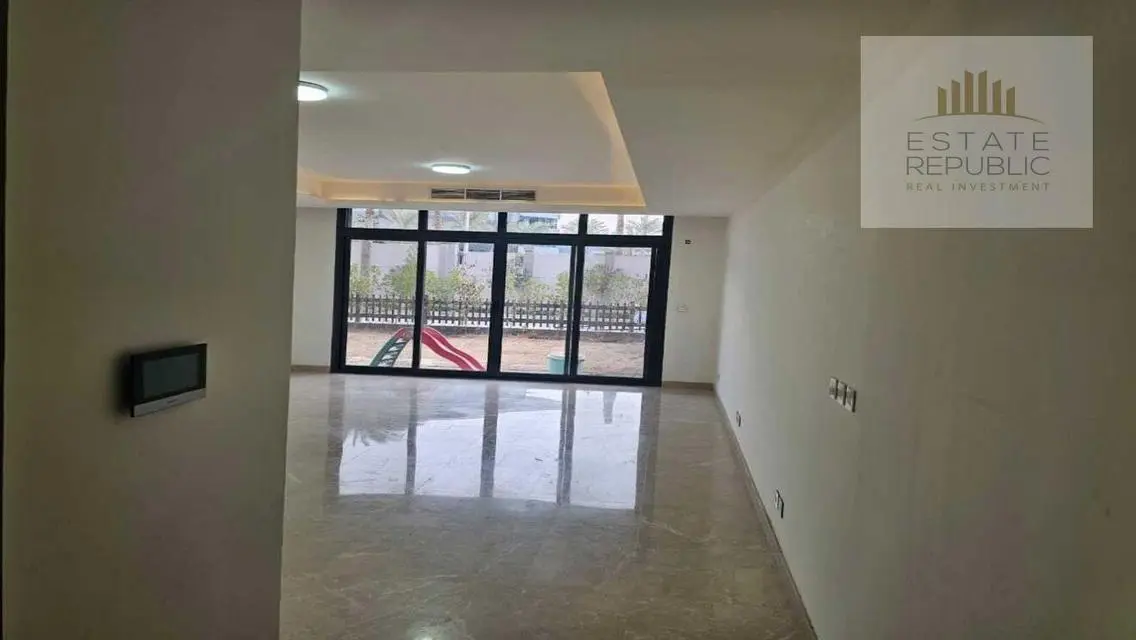 Luxury Apartment in Estate Republic