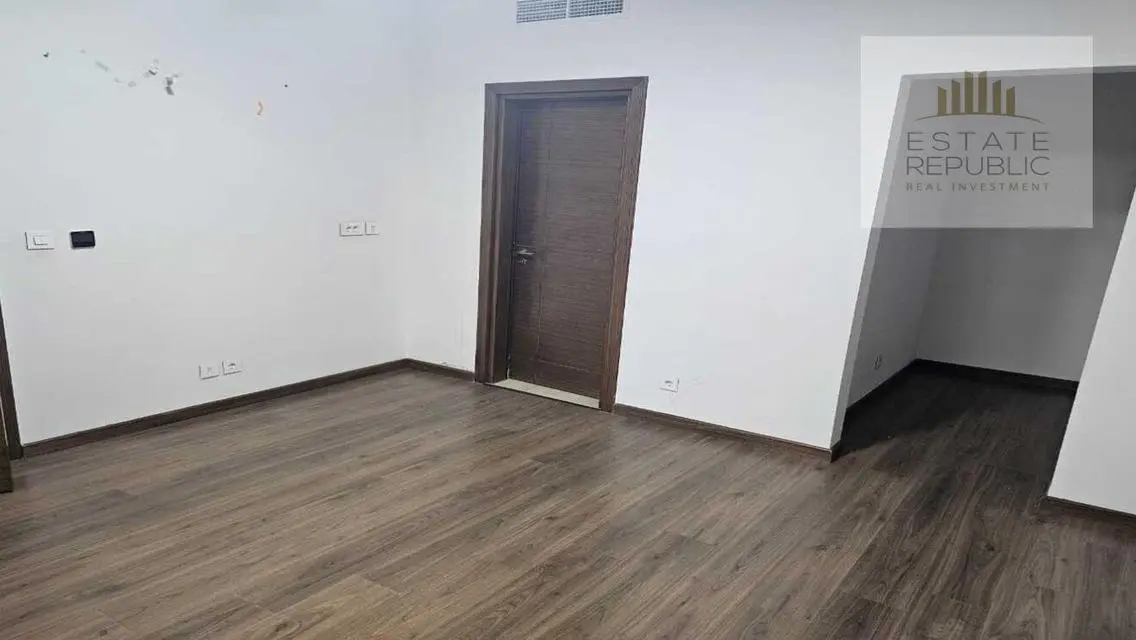 Luxury Apartment in Estate Republic