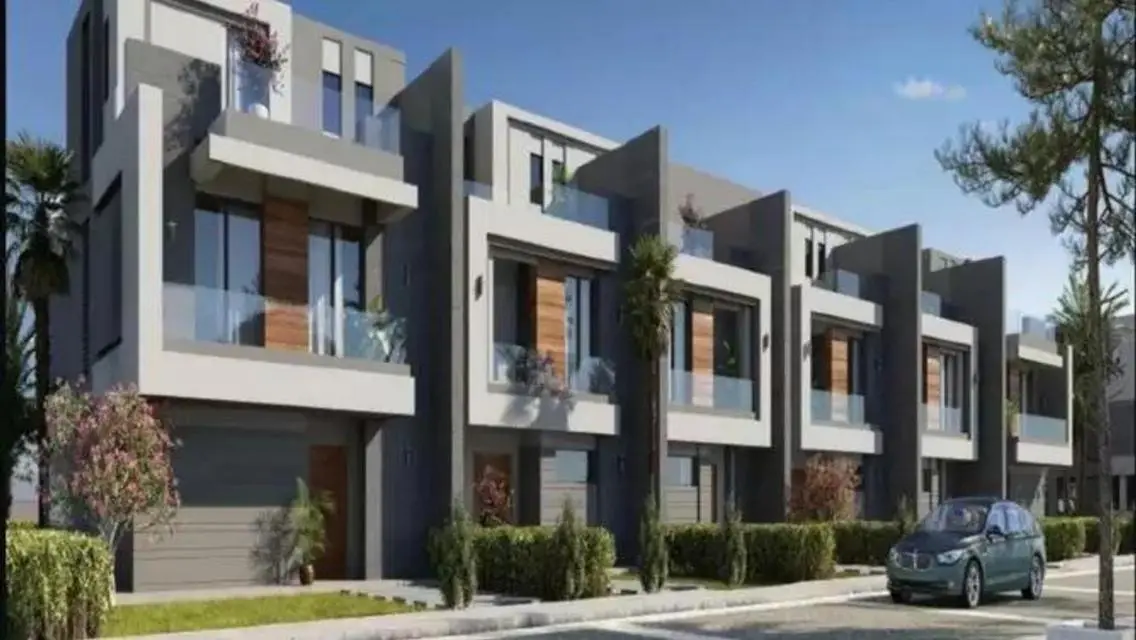 Luxury Villa with Spacious Garden