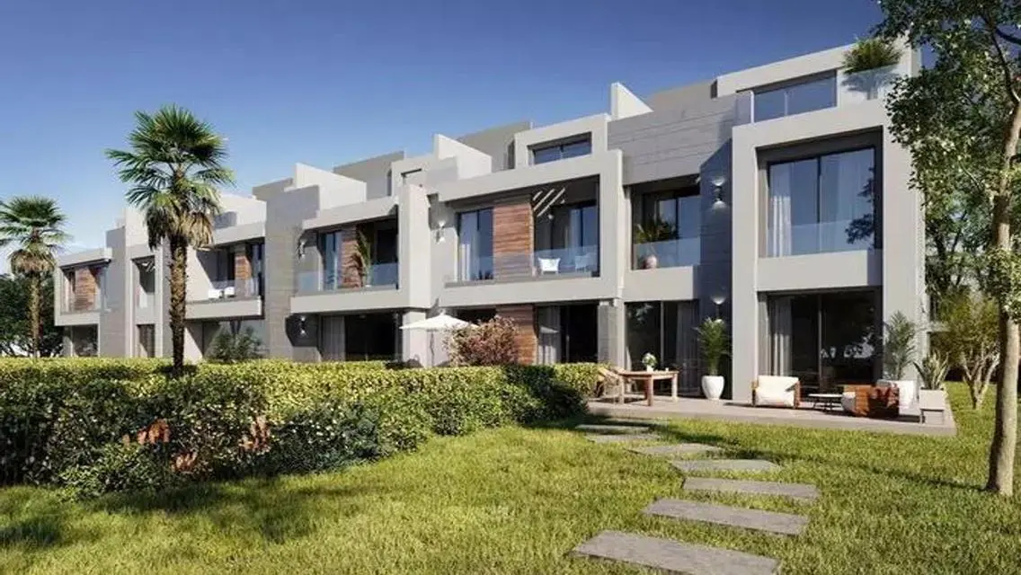 Luxury Villa with Spacious Garden