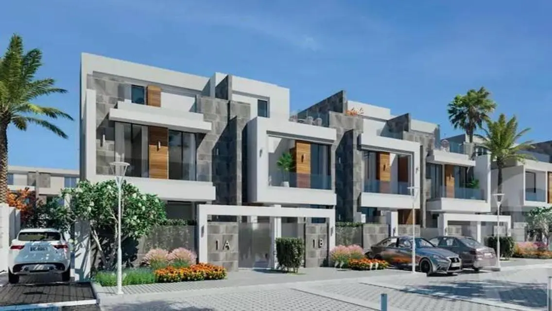 Luxury Villa with Spacious Garden