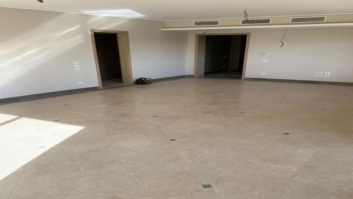 شقة فاخرة للإيجار بإطلالة رائعة على البحيرات