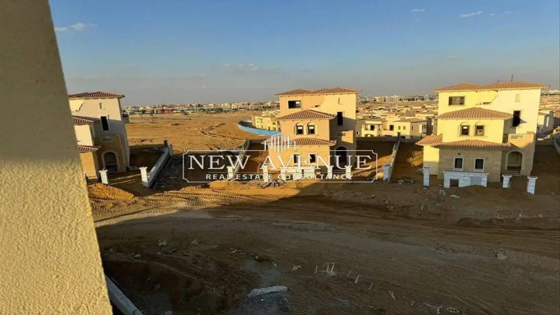 عقار فاخر للبيع في موقع متميز