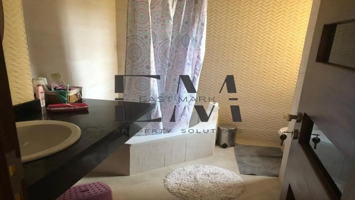 فيلا فاخرة للبيع بمساحة 300 متر