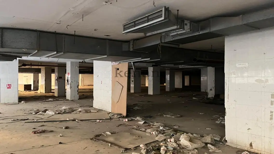 شقة مميزة بمساحة 8000 متر مع غرفة اجتماعات