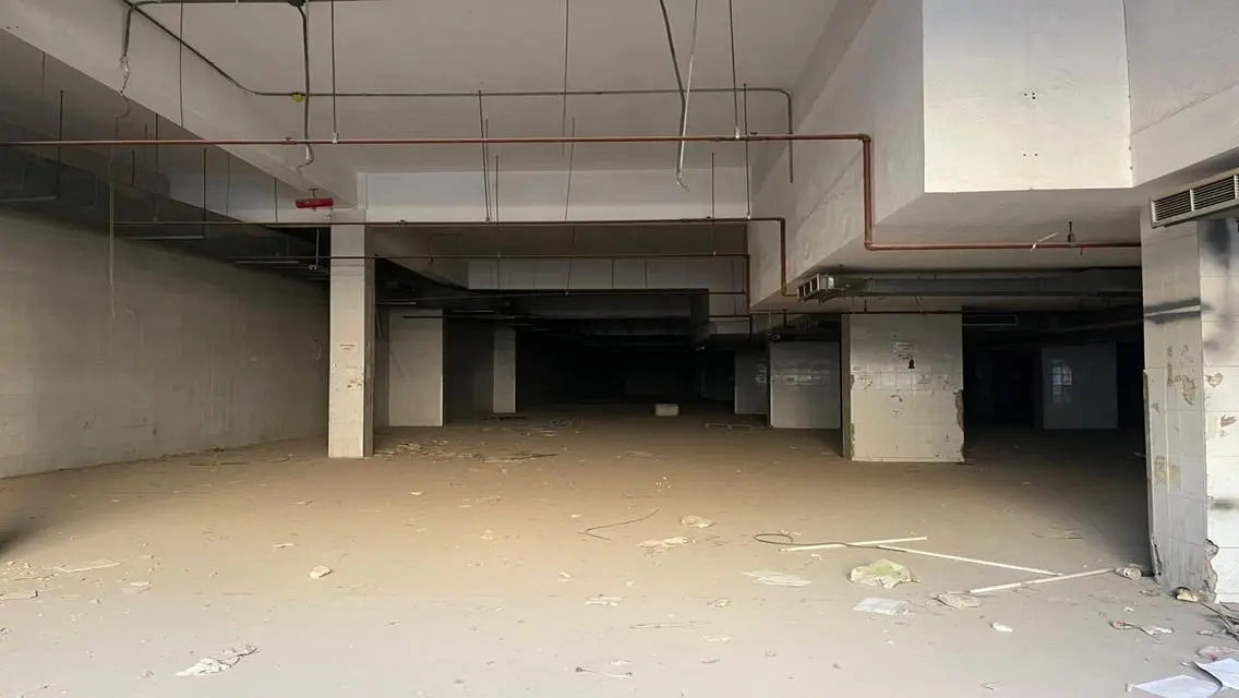 شقة مميزة بمساحة 8000 متر مع غرفة اجتماعات