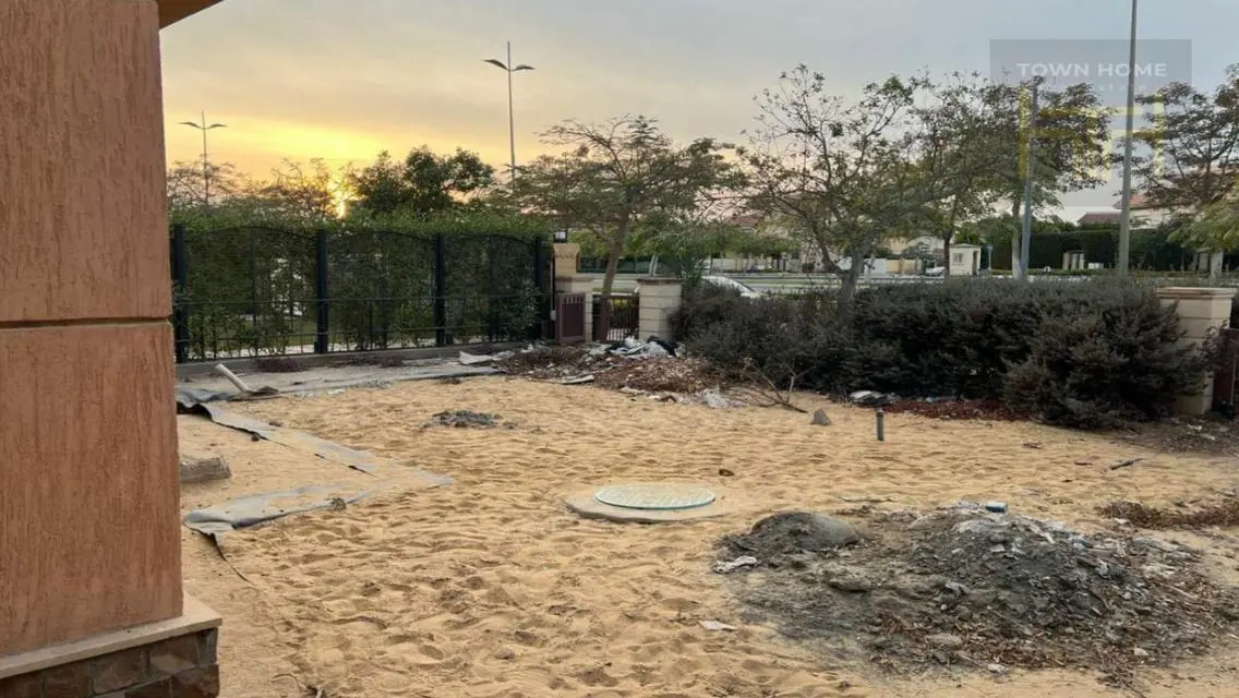 منزل فاخر مع حديقة خاصة في موقع متميز