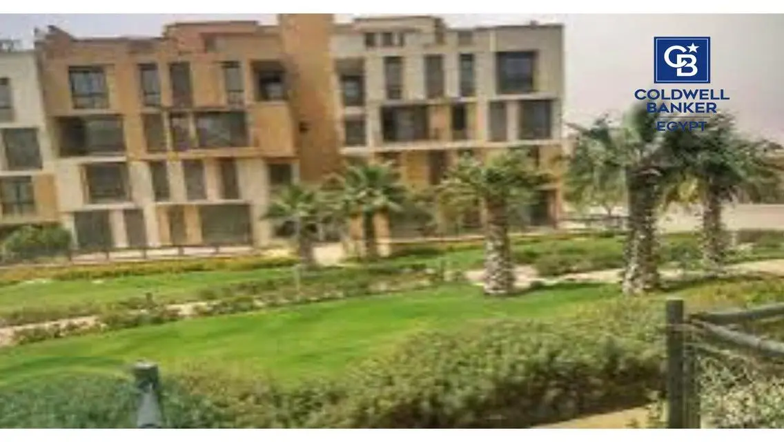 Luxury Apartment with Study Room and Central Air Conditioning in the Heart of the City