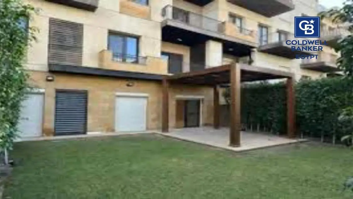 Luxury Apartment with Study Room and Central Air Conditioning in the Heart of the City