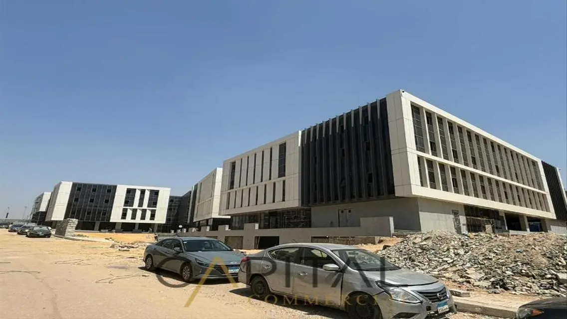 وحدة تجارية مميزة بمساحة 1500 متر للبيع