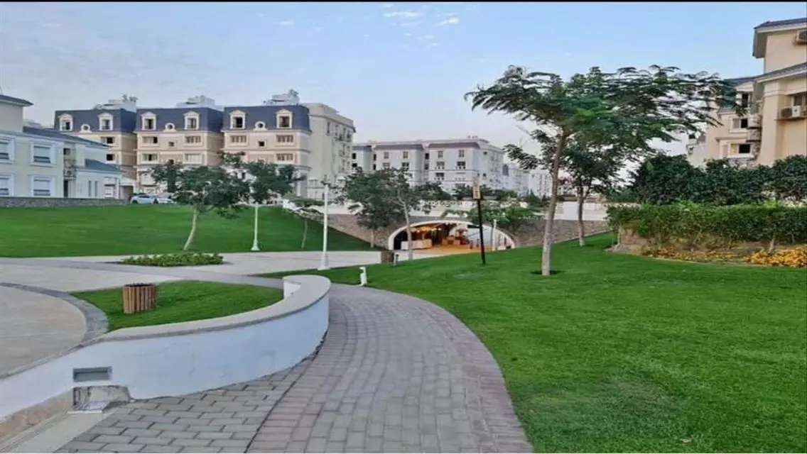 شقة فاخرة للبيع بمساحة 305 متر