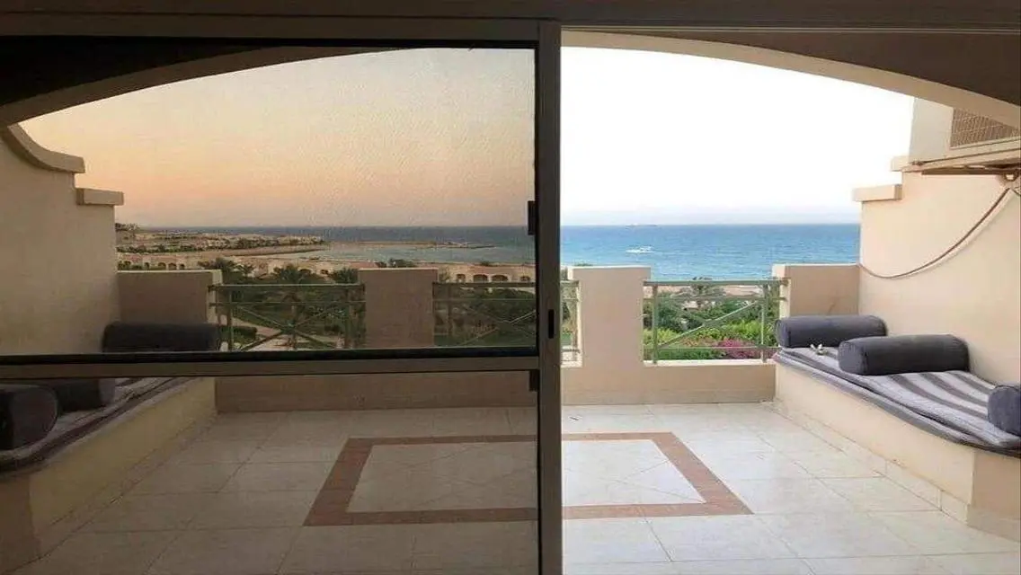 شقة فاخرة بمساحة رائعة وإطلالة مدهشة