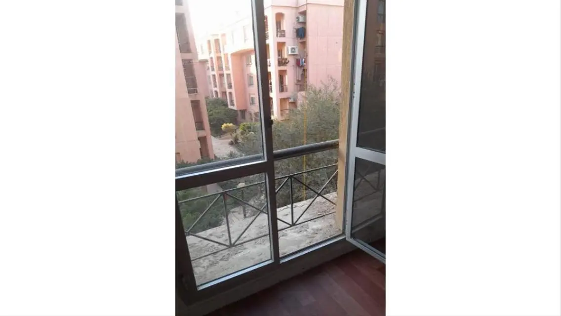 شقة رائعة للبيع بمساحة واسعة