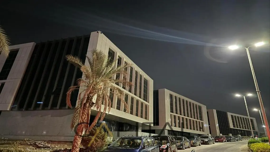 عقار تجاري رائع مع وسائل راحة ممتازة