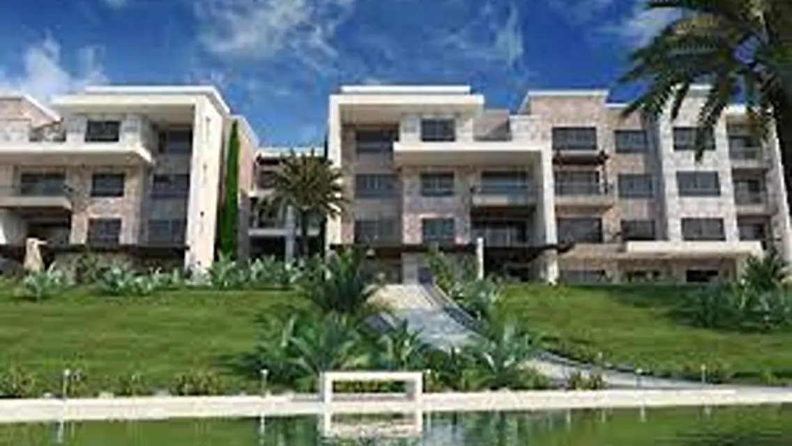 Luxury Apartment with 265 sqm Featuring Balcony and Covered Parking