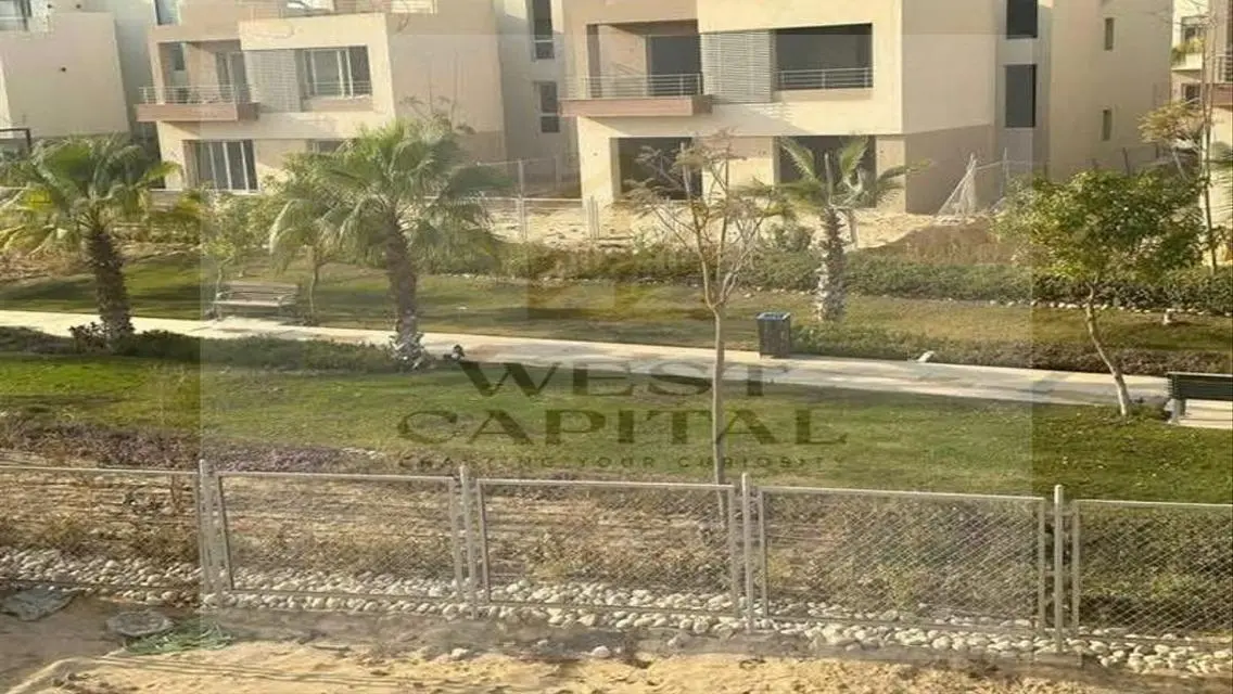 فيلا رائعة بمساحة فسيحة مع حديقة خاصة ومسبح مشترك