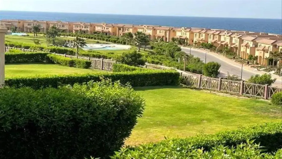 فيلا فاخرة مع شرفة وحديقة خاصة في منطقة هادئة