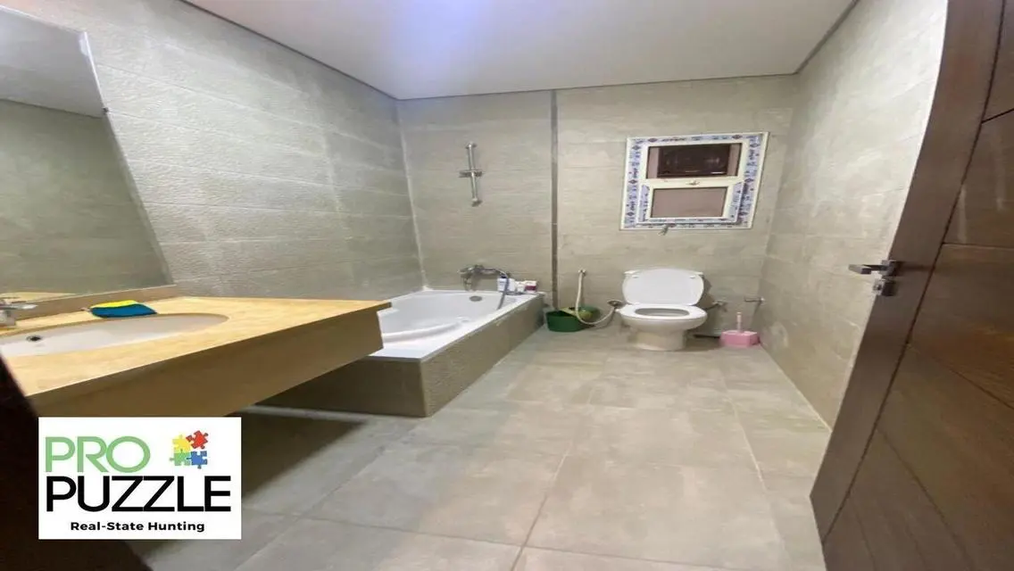 Apartment for Rent at 90-Avenue