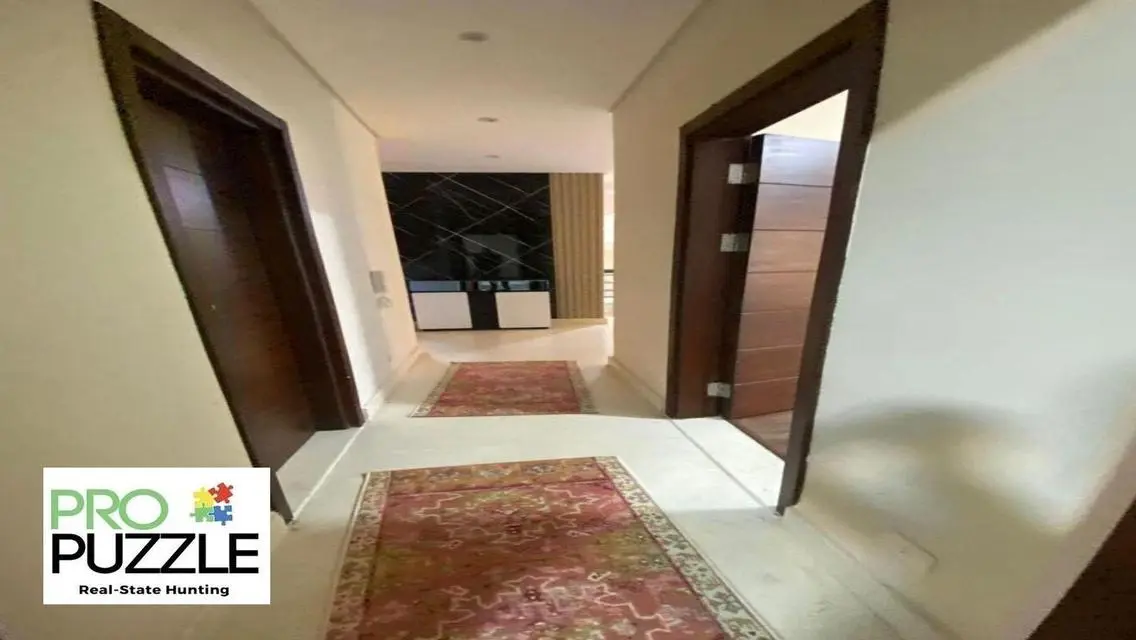 Apartment for Rent at 90-Avenue