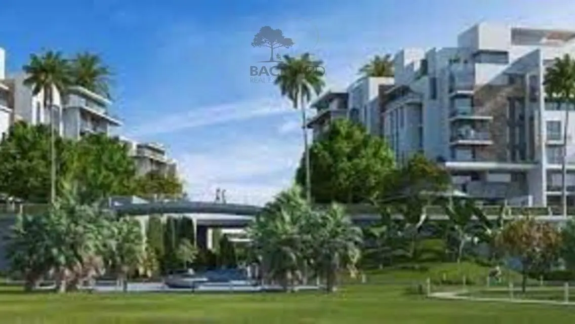 Luxurious Home for Sale with Backyard and Fantastic Amenities