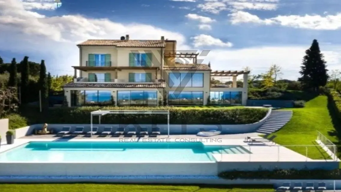 Luxurious Apartment in Prime Location