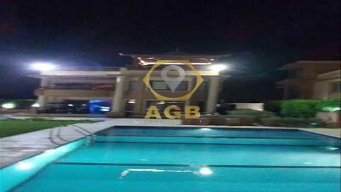 فيلا فاخرة على البحيرات بسعر 16,000,000 جنيه