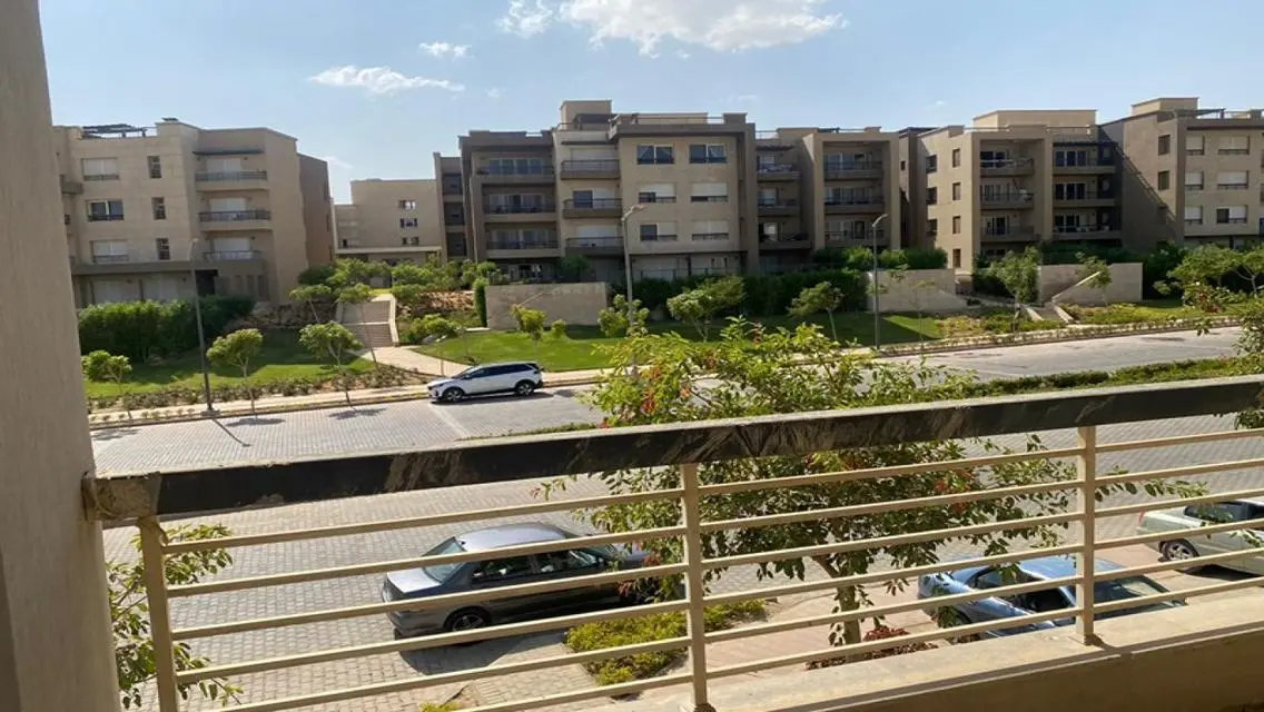 منزل فاخر بمساحة واسعة للبيع